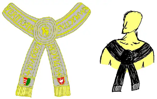 Krakauer Superhumerale (spätes 14. Jahrhundert) mit jeweils zwei auf Brust und Rücken überkreuzten Streifen und mittig je einer Zierscheibe