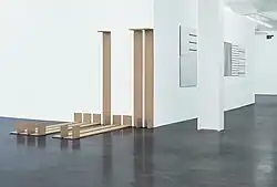 Raumansicht der Ausstellung ''Christian Wulffen: Gegenstände zum gedanklichen Gebrauch'' im Kunstmuseum Reutlingen | konkret, 2025