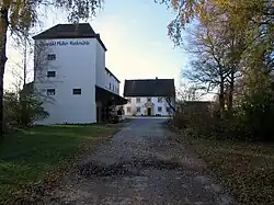 Zufahrt durch die Birkenallee