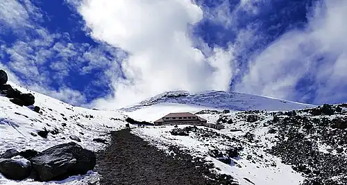 Refugio 2017 mit Blick zum Gipfel