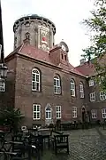Der Kirchensaal mit der Uhr