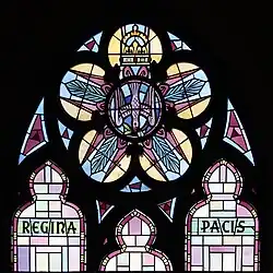 Königin des Friedens, sechstes Fenster auf der Südseite über der Empore