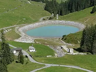 Blick auf das Rellswerk samt Speicherbecken