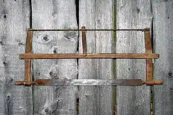 Gestellsäge mit Spannschnur und Knebel