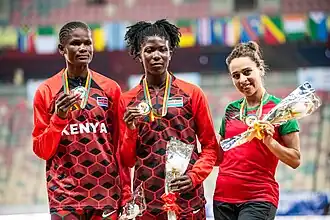 Sarah Moraa (Mitte) bei den Afrikameisterschaften 2024 in Douala