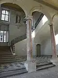 Blick auf die Ehrentreppe vom Niveau der Durchfahrt aus