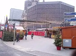 Die Ecke, an der der Lkw in den Markt fuhr, am Morgen der Wiedereröffnung, 22.&nbsp;Dezember
