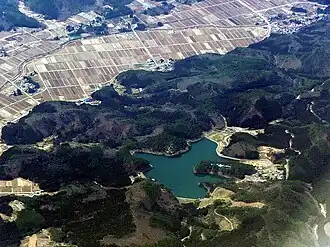 Fujinuma-Reservoir 2009, unten Mitte: Staudamm