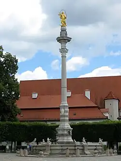 Marienbrunnen mit Mariensäule