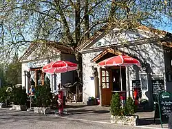 Restaurationsbetrieb gegenüber dem Ausgrabungsgelände