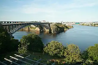 Gleichstand der Gezeiten zwischen Ebbe und Flut (slack tide) etwa 38 Minuten später.