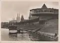 Rheinpromenade Köln. Blick auf die Bastei. Im Hintergrund St. Kunibert und Kölner Dom