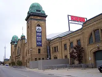 Die Fassade des Coca-Cola Coliseum (2005)