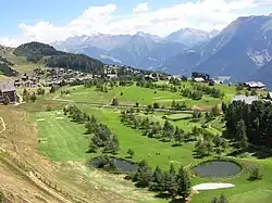 Westlicher Teil der Riederalp mit Golfplatz (Sicht aus der Hohfluh-Bahn)