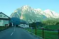 Dorfeinfahrt mit Glärnisch