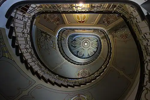 Auge einer Jugendstiltreppe in Riga