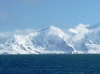 Der Riggs Peak (Bildmitte)