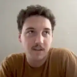 Momney bei Voice of America (2021)