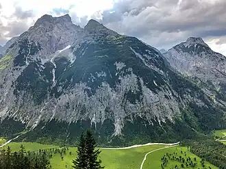 Roßkopfspitze (rechts), Ruederkarspitze (Mitte), Gamsjoch (links)