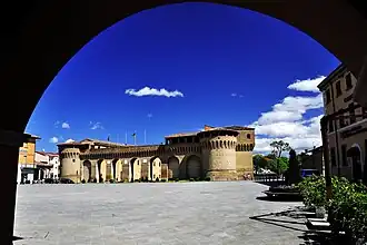 Rocca di Forlimpopoli mit der Piazza Garibaldi
