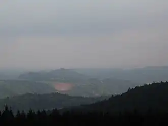 Rockeskyller Kopf (mittig links) mit Kasselburg (mittig rechts)