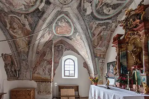 Freskenmalerei links des Hauptaltars