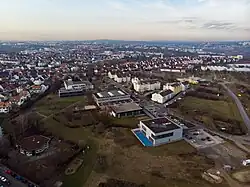Luftbild von Rommelshausen Das Gebäude befindet sich mittig, am Ende der Stettener Straße