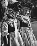 Brautjungfern in Tracht, Foto von Max Glauer