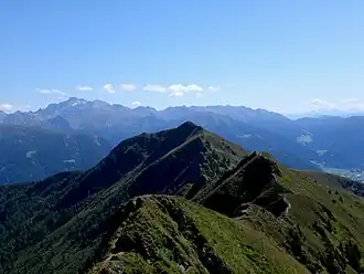 Rosskopf von Westen, im Hintergrund die Pfunderer Berge