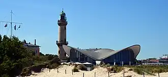 Teepott und Leuchtturm von der Seeseite