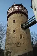 Batterieturm „Roter Turm“, vor einer neu errichteten Schildmauer/Vorburg stehend, Mitte 16. Jh., Burgschloss Schloss Burgk, Thüringen