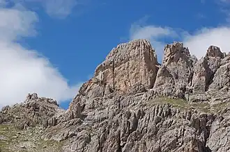 Der Rote Turm von Süden, links die Schöttnerspitze (Laserzwand)