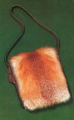 Mufftasche, mit Rotfuchsfell besetzt (1971)