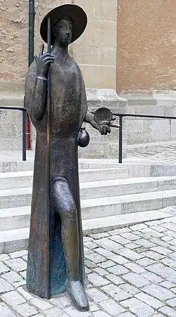 Pilgerfigur vor der St. Jakobskirche in Rothenburg ob der Tauber