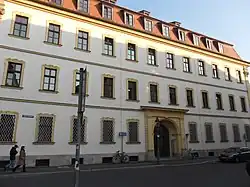 Ehemaliger Huttenhof, jetzt Rotkreuzklinik, ehemals für sich selbst errichtetes Wohnhaus Balthasar Neumanns, nach Fertigstellung Veräußerung an fürstliche Familie von Hutten