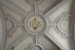 „Perlstab“-Rahmungen in einem barocken Gewölbe