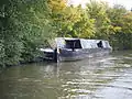 Aufgegebenes Narrowboat mit Butty am Kanalufer