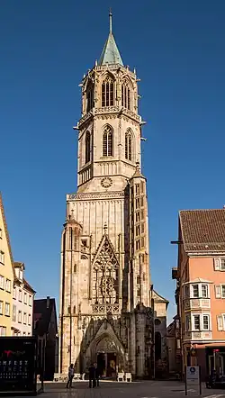Turm der Katholischen Kapellenkirche Rottweil, 70 Meter Höhe; dieser Turm gehört zu den wichtigsten Baudenkmälern der Spätgotik in Baden-Württemberg. Er erhielt 1983 das Prädikat Kulturdenkmal von nationaler Bedeutung.