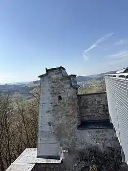 Mit Sichtbeton restauriert....