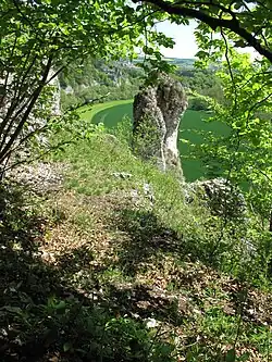 Bild 6: In den Fels gearbeitete Fläche auf dem östlichen Felsvorsprung. Vermuteter Standort eines Gebäudes