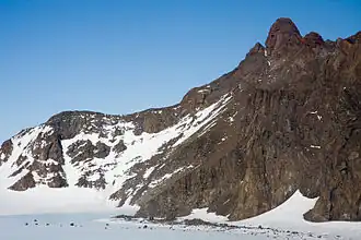 Rumdoodle Peak mit grüner Schutzhütte