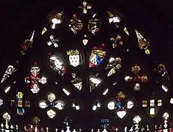 Maßwerk mit Engeln und dem Wappen der Bretagne