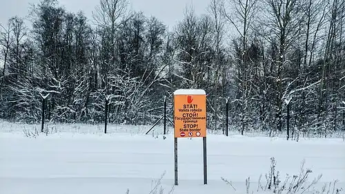 Grenze zwischen Lettland und Russland im Winter