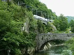 … , und beim Schutz vor Steinschlag möchte man bei Escot nicht mehr nur auf die persönliche Überprüfung der Strecke setzen.