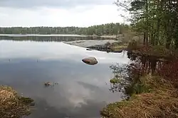 Einer der Binnenseen auf Nord-Möja mit Süßwasser