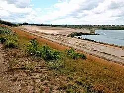 Südwestseite des Concordiasees im August 2020 mit Blick auf die Sanierungsarbeiten