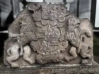 Wappenstein des Adelssitzes von&nbsp;1694