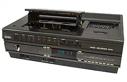 VHS-Videorekorder SABA VR&nbsp;6010 von 1981 (OEM-Gerät von JVC)[13]