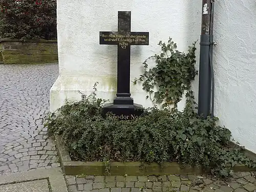 Das Grabkreuz Theodor Noas an der ev.&nbsp;Nikolaikirche in der Stadt Siegen