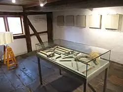 Beispiele der Steinbearbeitung und Werkzeug